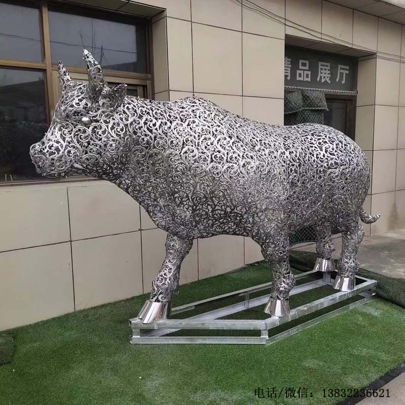 不锈钢牛动物雕塑定制厂家